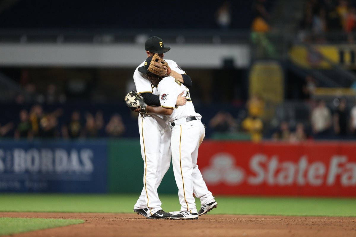 Pirates's tweet photo. Hugs and high fives
✋♥️⚾️

#RaiseIt https://t.co/fViqqL81se