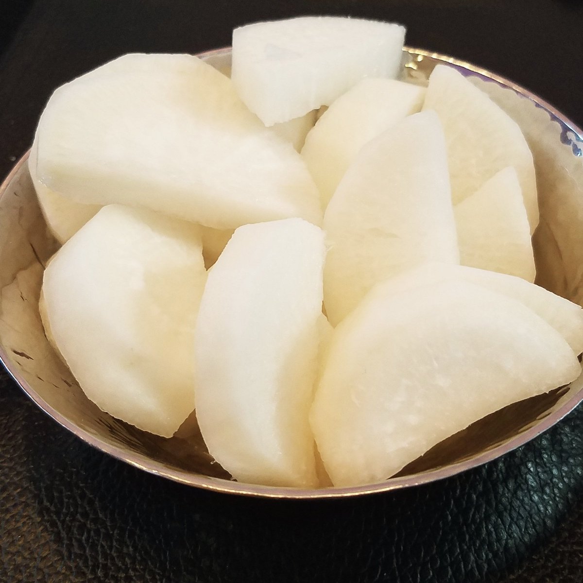 DrTbootyMD's tweet photo. #fiber tip of the day: Daikon radish.  Best #radish +12 grams of fiber! Try it and tell me what you think. #bootymd #healtheducation https://t.co/k9JXVB9NqY