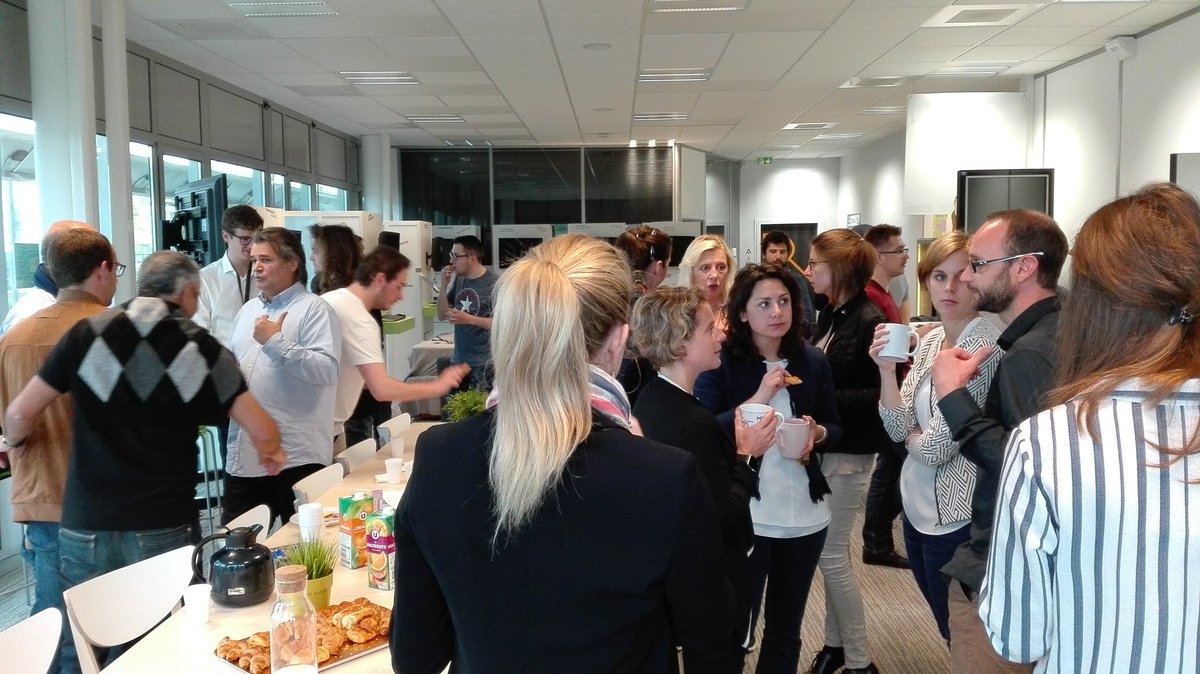 forumdigital14's tweet photo. Ça réseaute.. ça réseaute ! #freecoworking #réseau #anniversaireduforum https://t.co/OR8eujGriH