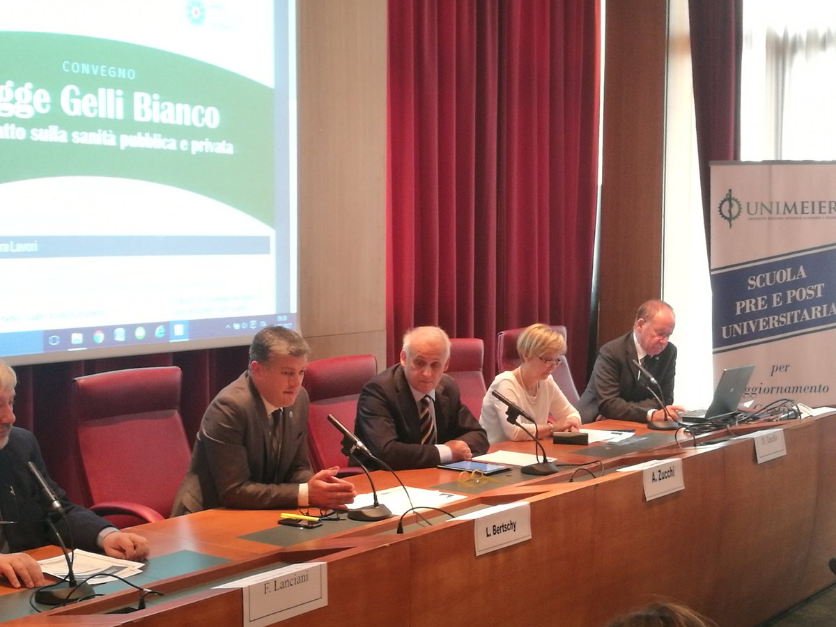 WelfareVda's tweet photo. Importante momento di confronto sull'impatto della legge Gelli Bianco sulla sanità pubblica e privata @luigibertschy https://t.co/jScNGuGKeK