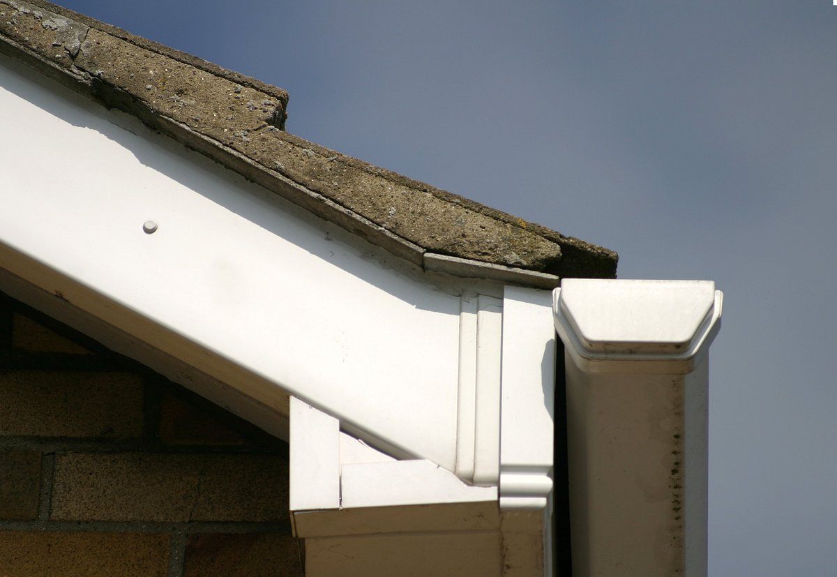 FinestFascias's tweet photo. If your fascias are flaking and your soffits are sagging, don't worry we can replace them quickly &amp; easily with new #uPVC ones! #roofing https://t.co/X3A1f2rjd5