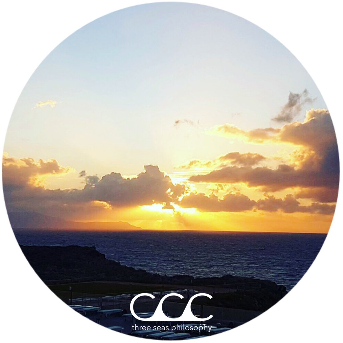 ThreeSeasPhilos's tweet photo. The best #sunset are when there are clouds and the sun is able to shine through! What blocks the way will only make you #shine brighter! ⭐️ https://t.co/vBaWsNFn6J