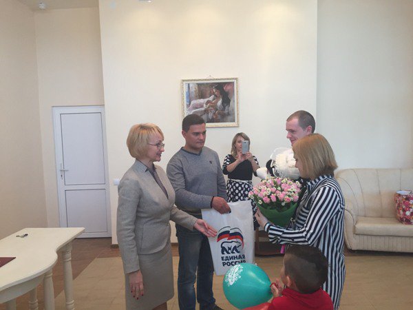 Партпроект «Крепкая семья» поздравил тульские семьи с рождением детей.
#ЕдинаяРоссияТула #ЕР #Тула