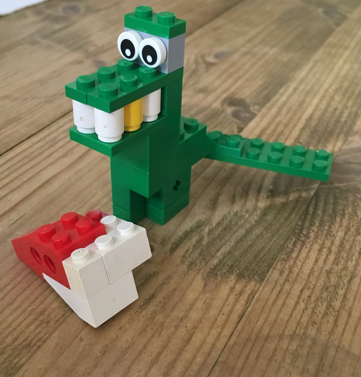 RebeccaEm83's tweet photo. what my 7yo just built inspired by his @sainsburys #LEGO Create the World book #masterbuilder @LEGO_Group @oliverbirch https://t.co/yarwaDRwQl