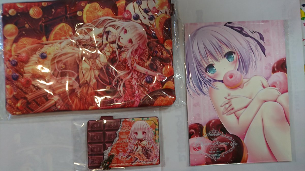 軸中心派日本橋店 Sur Twitter 軸中心派独占販売 てぃんかーべる てぃんくる先生 Comic1 11新刊グッズセット 発売 レザー調クラッチバック チェーン付きレザー調パスケース フルカラーイラスト集 Chocolat Orange Cafe Ou The の３点セット 価格