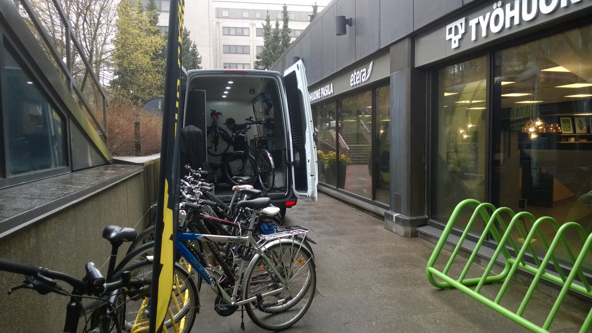 EteraTwiitti's tweet photo. #työmatkaliikkuminen vielä sujuvammaksi: @YeplySuomi huoltaa tänään eteralaisten #fillari´t #työkyky #pyörähuolto https://t.co/EqrAvRciXX