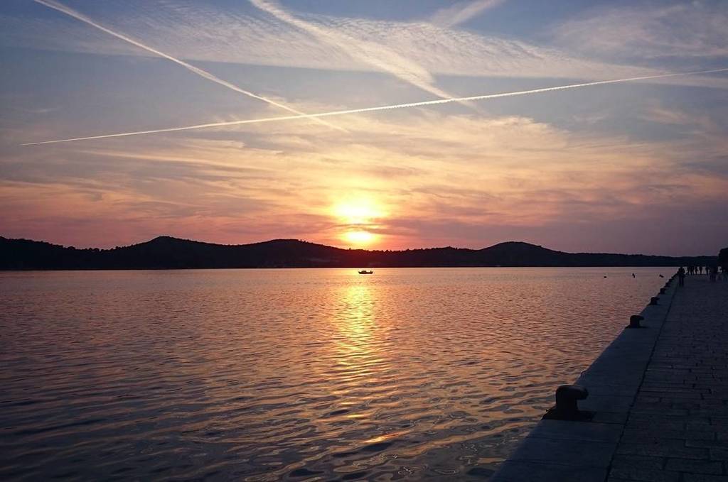 Bee_Outdoors's tweet photo. Croatia's Islands make for the best sunsets #croatia #sibenik #sunset #sundown #skyporn https://t.co/NwMUSZehkP https://t.co/O6YYXjvdm5