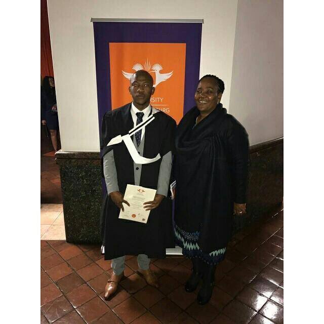 SiPhZz's tweet photo. Allow me to just post and go.
#graduation2017
#SecondGraduation https://t.co/ZJWGVfrvOD