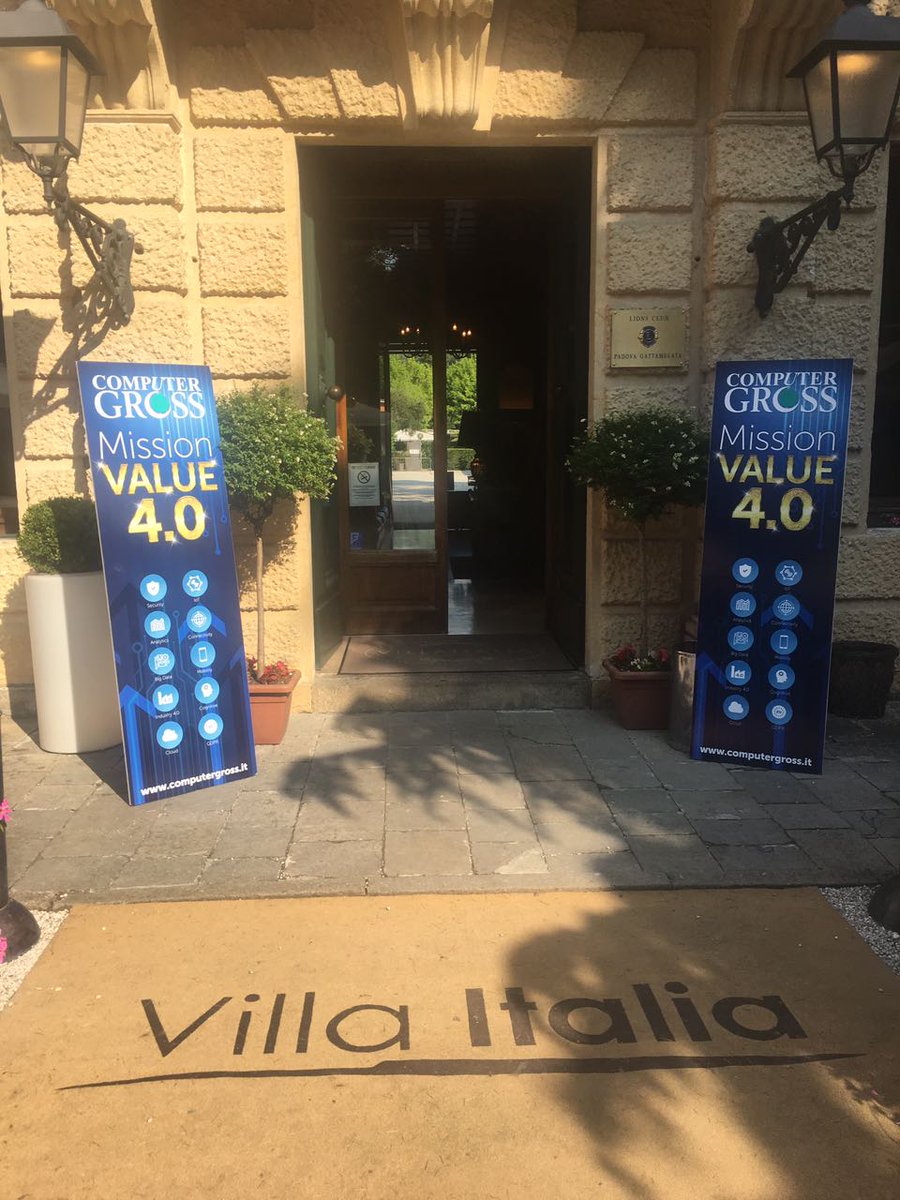 ComputerGross's tweet photo. Tutto pronto per il quarto appuntamento con il #Valore40! Oggi a #Padova #MissionValue40 #ComputerGross2017 #NewTrend https://t.co/bonhofuT2g