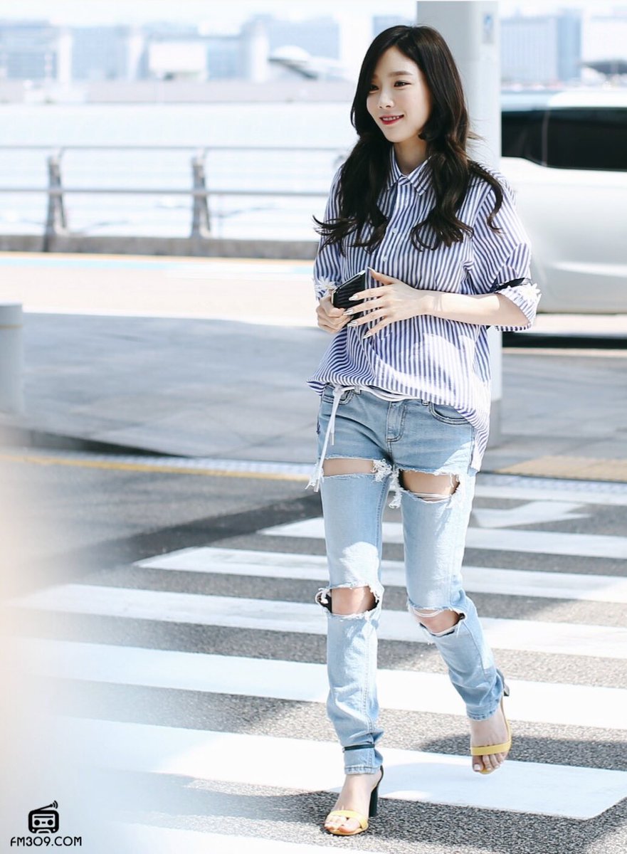 tyfm309's tweet photo. #taeyeon #태연 170518 incheon airport https://t.co/endbHSnxEM
