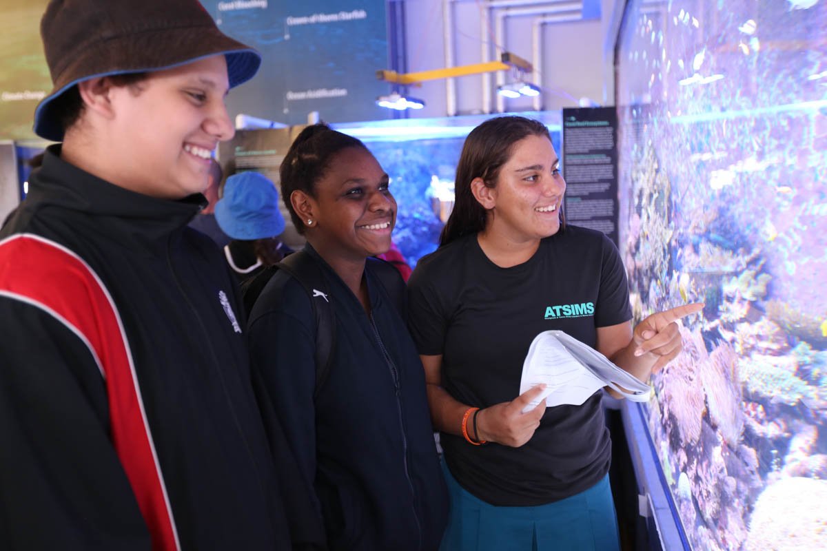 Inspiring the next generation of Indigenous marine scientists – <a href="/ATSIMSter/">ATSIMS</a> students in the <a href="/SeaSim_AIMS/">SeaSim</a> today!