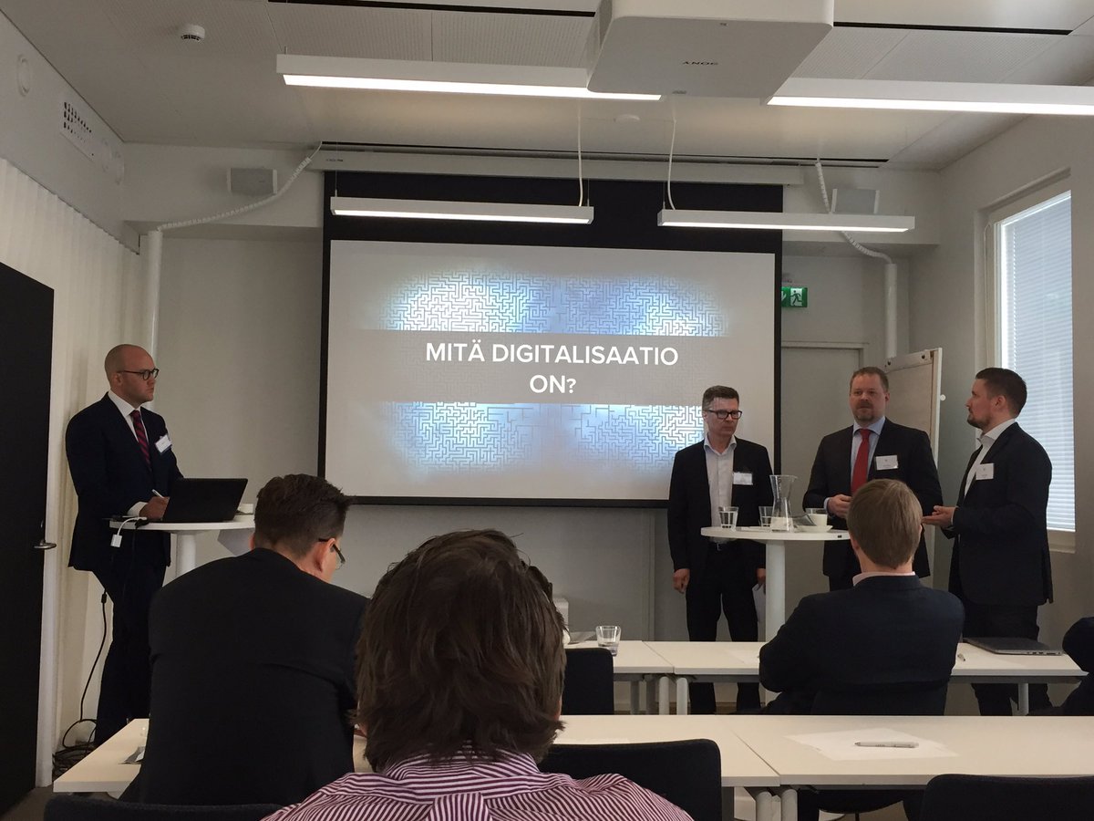 Battle käynnissä ja erittäin mielenkiintoista keskustelua. <a href="/toniruuska/">Toni Ruuska</a> @janimuhonen &amp; Juha Laine #lexiadigi #asuminen #kiinteistö