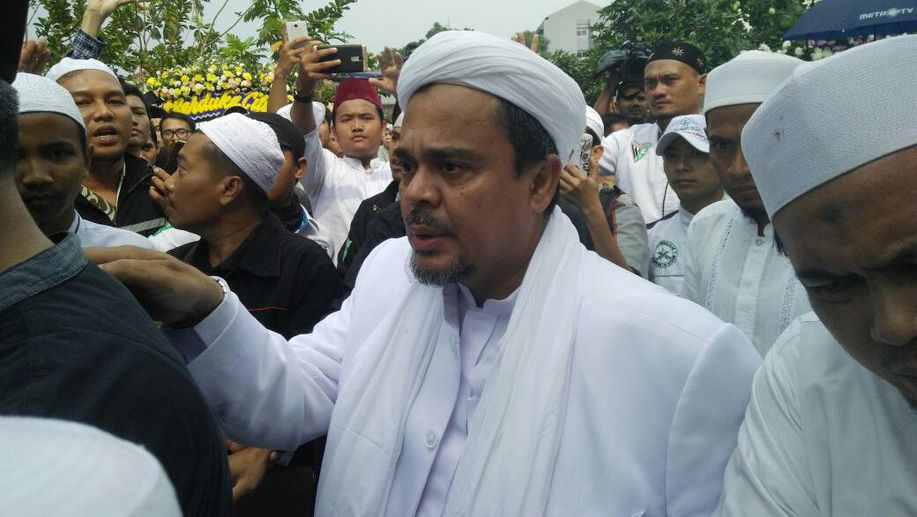 detikcom's tweet photo. Kak Emma: Kasus Firza untuk Bunuh Karakter Habib Rizieq https://t.co/aRijTG67J3 https://t.co/UPDstEuQPS