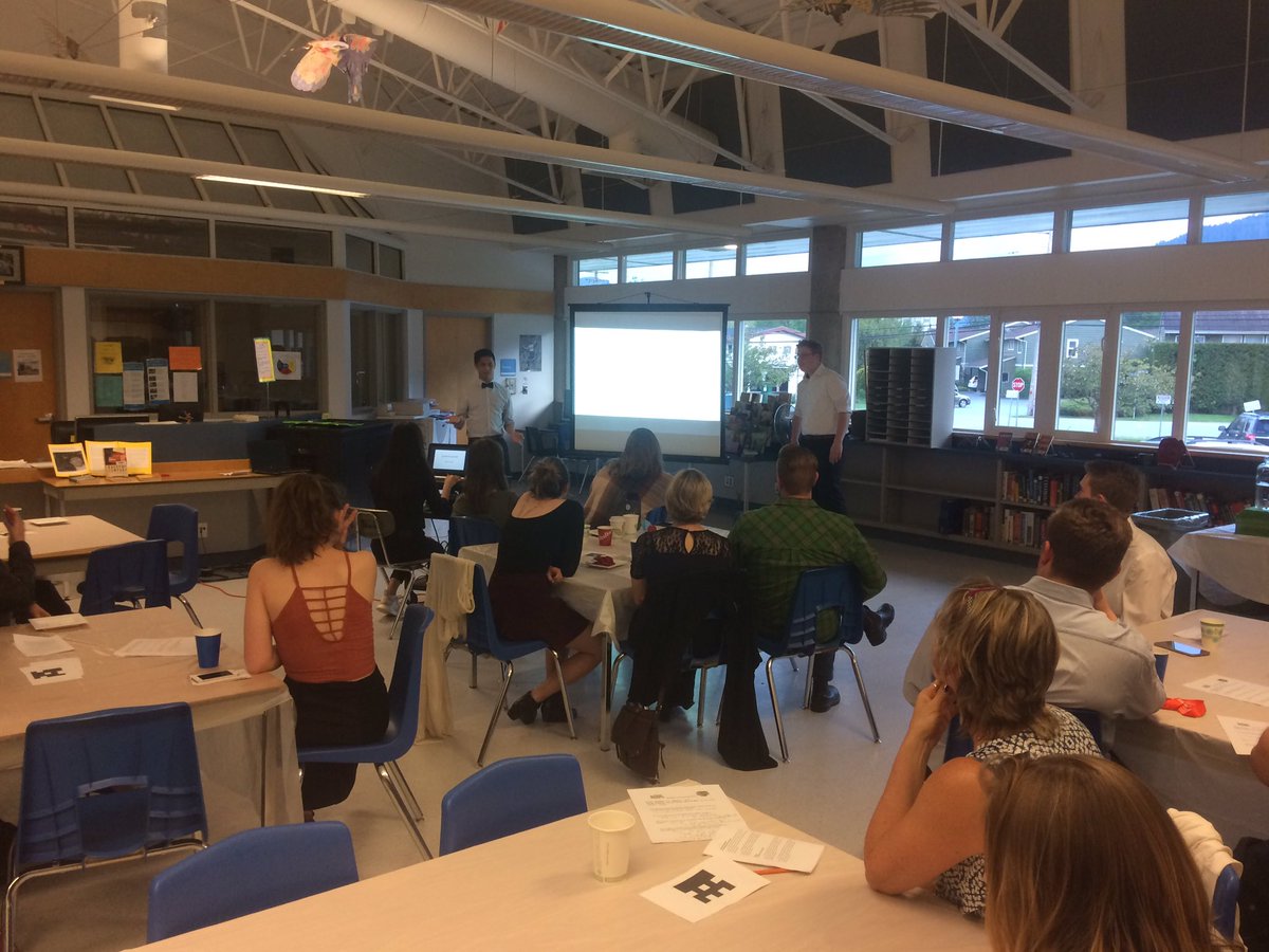 Une soirée fantastique au Cafe Croissant! Merci a tous les eleves pour leurs presentations. #sd48