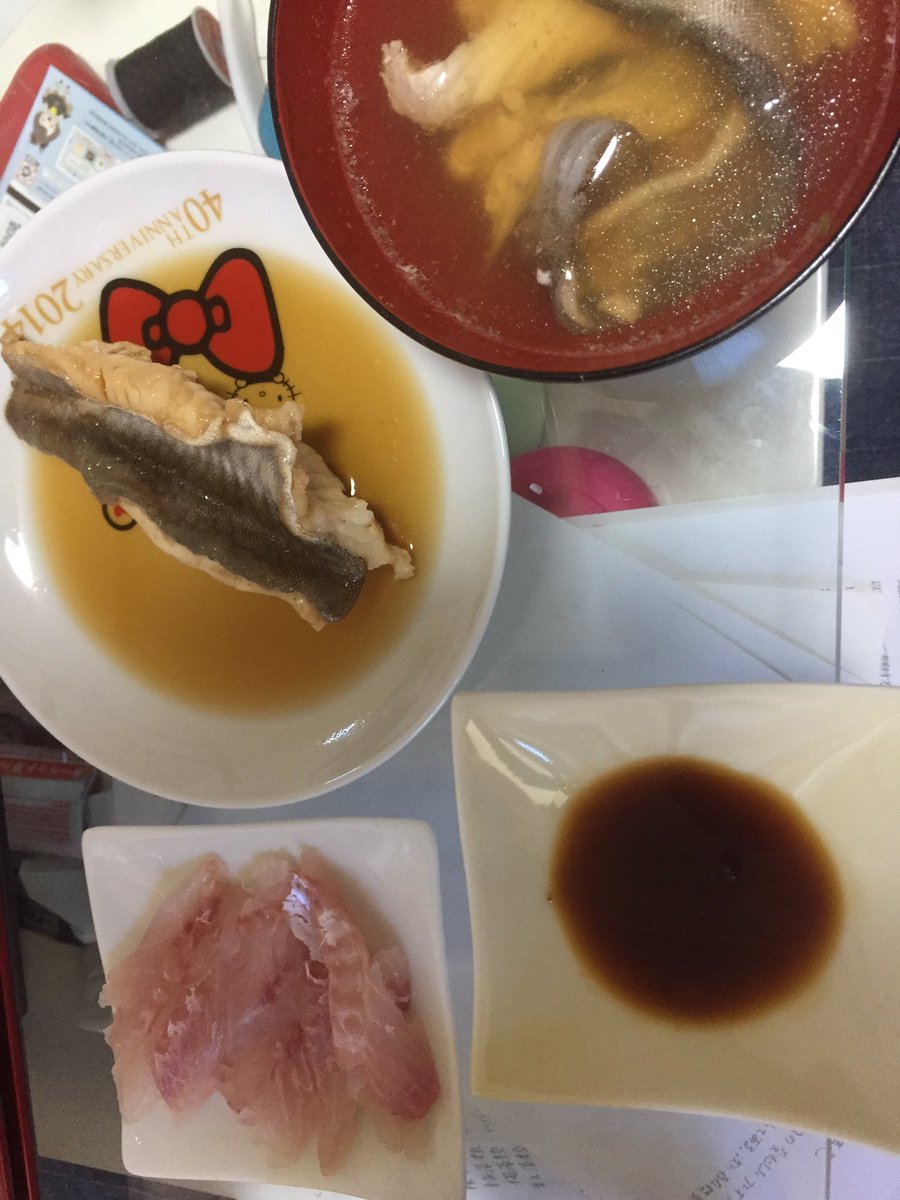 ট ইট র ぷてらぽごん お魚ブロガー 本日の昼食はアラです ハタの仲間で別名アラのクエ とはまた別の魚ですが同じハタの仲間です ややこしいですね しかも1メートルにもなるのでほんとにクエと被る部分が多い しかし味もよく 刺身はハタ特有のしっかりと