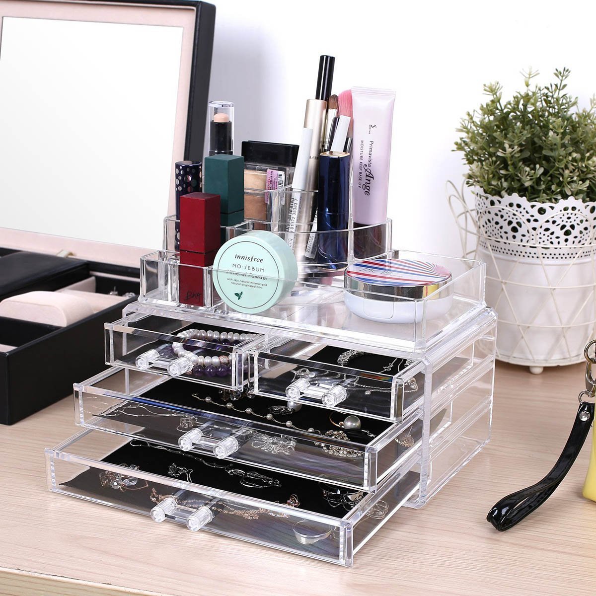 DstorelhpAmazon's tweet photo. #ThursdayThoughts  Keeping cosmetics organized could be so easy😎. https://t.co/lmEvCeeD8h
#Cosmetic #Organiser https://t.co/cki9RKMJLQ
