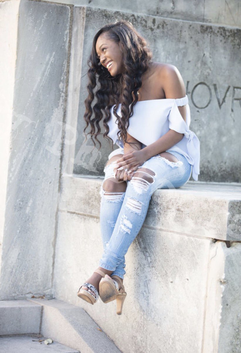 X_MyaahMyah's tweet photo. went from not even thinking about college to now graduating with a 4.0 gpa, academic scholarships, and been accepted to OVER 31 SCHOOLS 💅🏾 https://t.co/NMQWnCVLi5