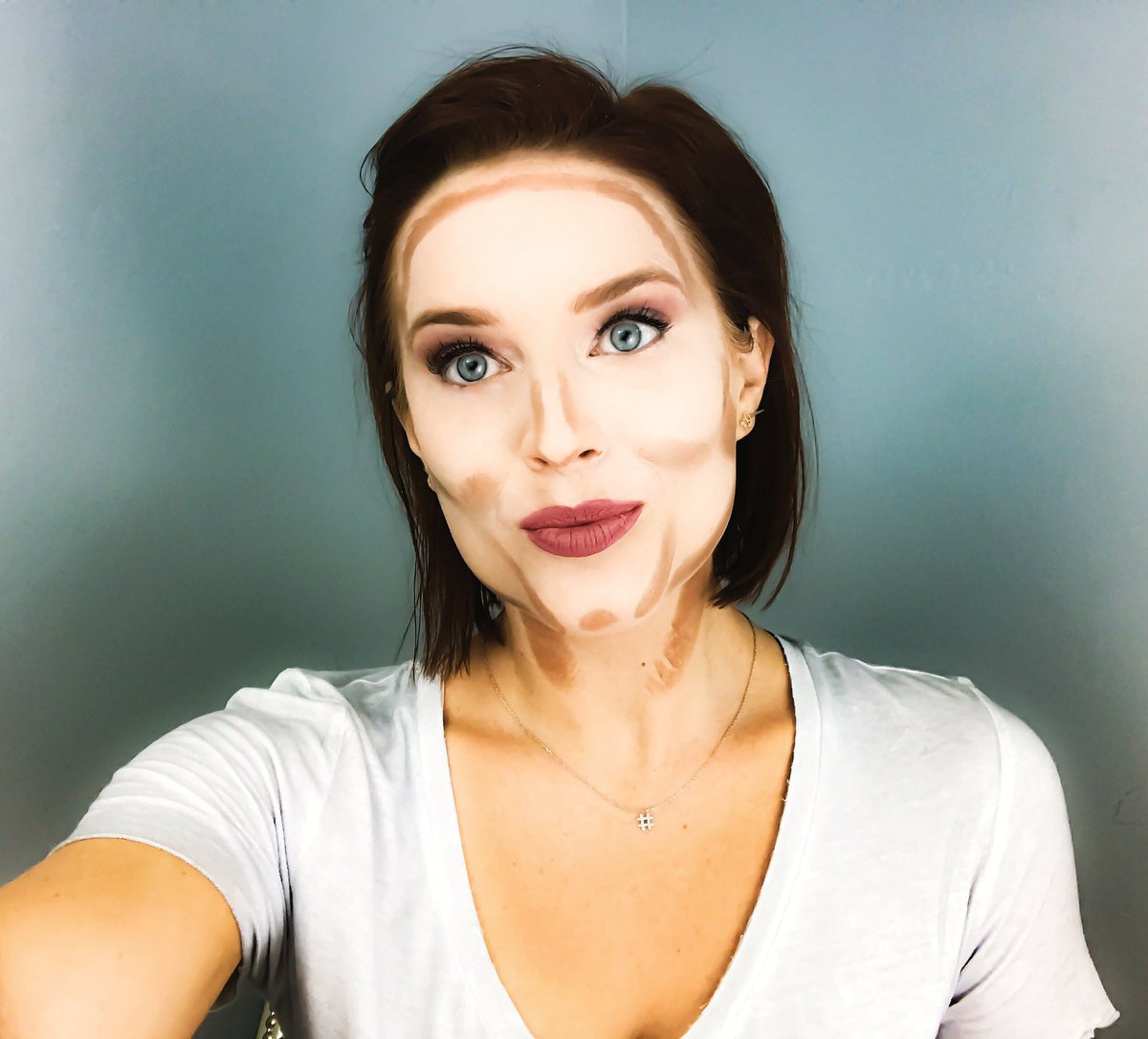 TheLuxicon_Co's tweet photo. I was doing the video for Monday’s: How To Bake Your Makeup post and I snapped this mid-contour. 👀 #bakemakeup #makeuptutorial #theluxicon https://t.co/crhn8jGitu