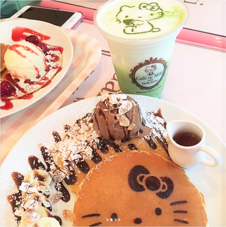 KawaiiBoxCo's tweet photo. What would Hello Kitty have for afternoon tea? 🍰💕 Find out by visiting Cafe de Miki in Himeji, Japan! 🎀► https://t.co/nrRqniPRcf #kawaiibox https://t.co/0P4nXojT4K