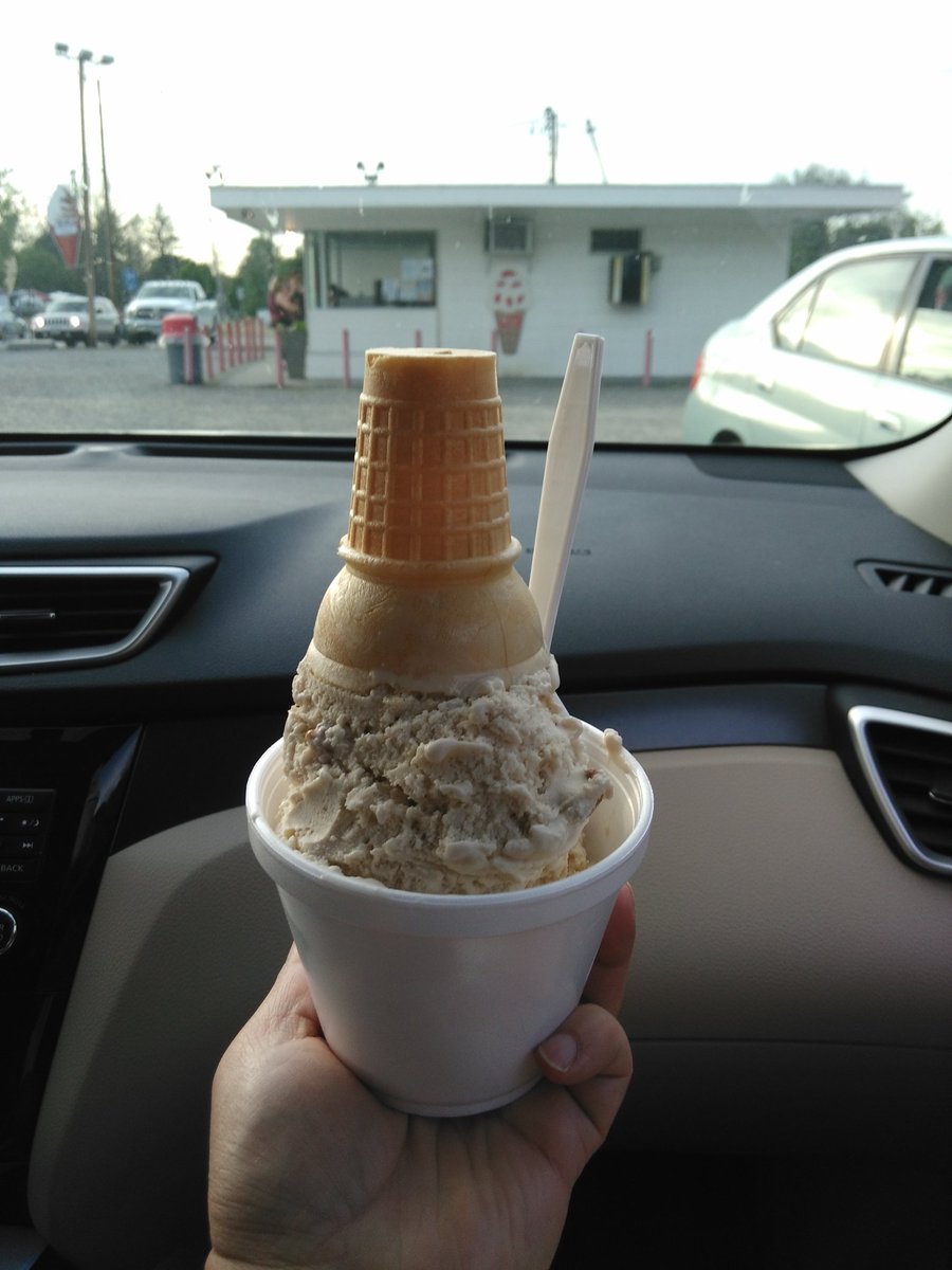 frocked_fcr's tweet photo. Had a #medium-size #icecream after I had #ghostpepper #bbq #pulledpork #burger! #Dansville #Arkport #food #travel https://t.co/SSie5YZ8kb
