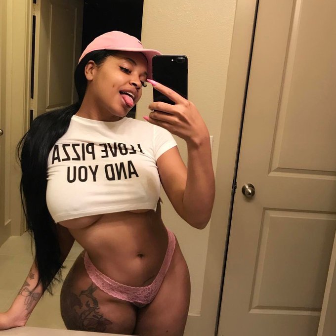 I love pizza &amp; you #FAME https://t.co/jW1sfBEdRh<a href="/tag/fame"class="tags">#FAME</a>