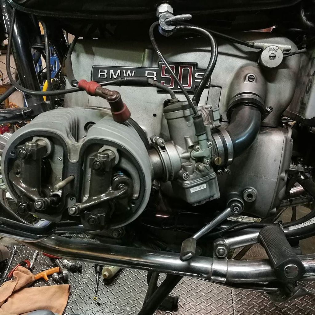 amsfujii1973's tweet photo. BMW R90Sの車検整備。タペット調整などを進めます。
#バイク #bike #bmw #r100rs #r100 #r100gs #bmwmotorrad #r100rs #r100 #r100gs #90s #bmwmo… https://t.co/Dka8ikrT5r https://t.co/UPU5W96Atn