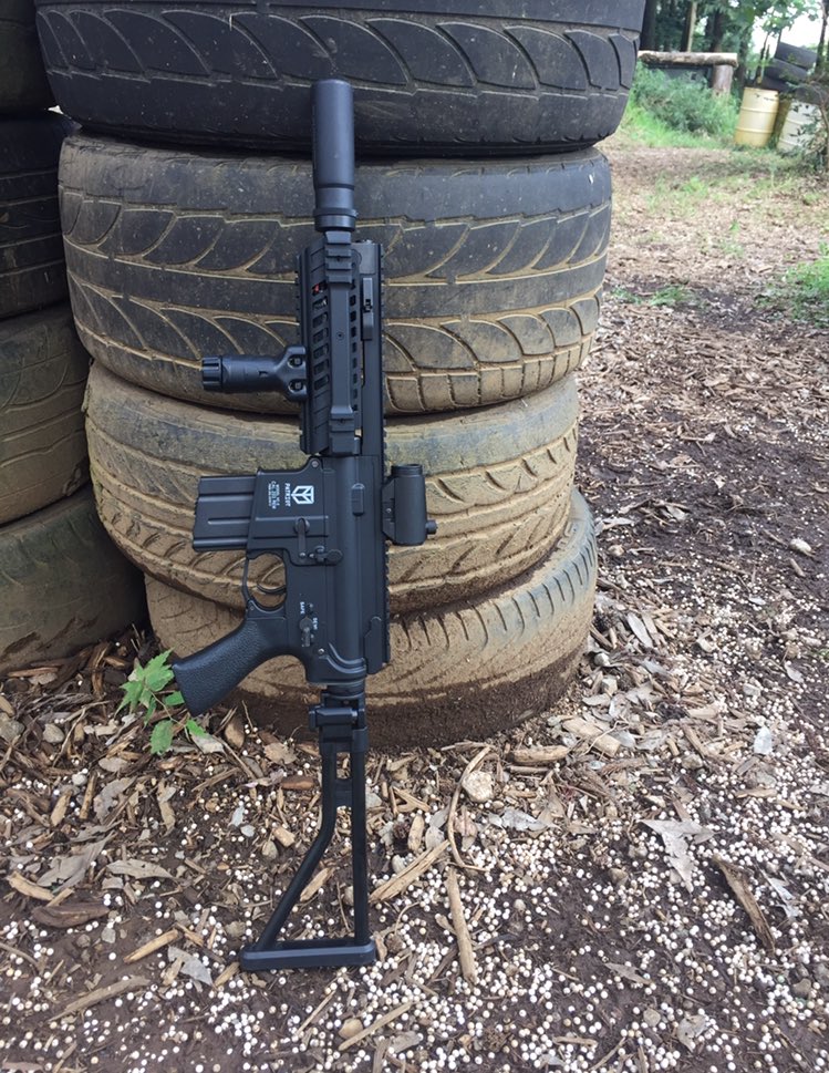 Porco0127's tweet photo. #M4 #patriot #パトリオット 用に #LR300 のストックを探している方がいたらご連絡ください。プレ値ついてるみたいですが中古なので3,000円くらいで放出します！ #RT暖募 https://t.co/Cfp7eY59As