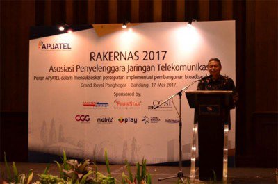 tabloidpulsa's tweet photo. #PulsaNews #APJATEL Genjot Percepatan Pembangunan Pita Lebar Indonesia
https://t.co/bFo79lVfA2 https://t.co/aGfA6nt9gs