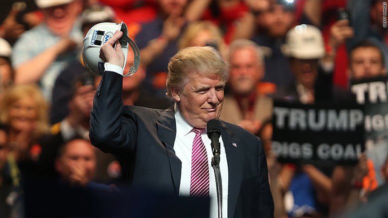 JjKarls's tweet photo. #Trump's constant #crises are putting his #economic agenda at risk
in->https://t.co/RPfnGxfOq3
#news #politics #economy #Newsnight #CNNPrime https://t.co/8sMCzGrSeN