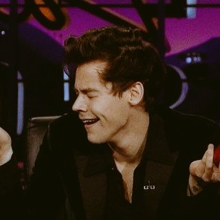 arusmakeuptips's tweet photo. #larries #larryisntreal #stereotypes #harrystyles really, Larries? Being stereotypical now? https://t.co/MSKPqogpsC