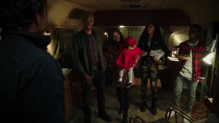 ClayneKaneHub's tweet photo. One big happy family!
#LethalCaption #5 - Jingle Bell Glock
Just hit the "reply" button to send us your BEST Caption!
#LethalWeapon https://t.co/R4EDzTWK95