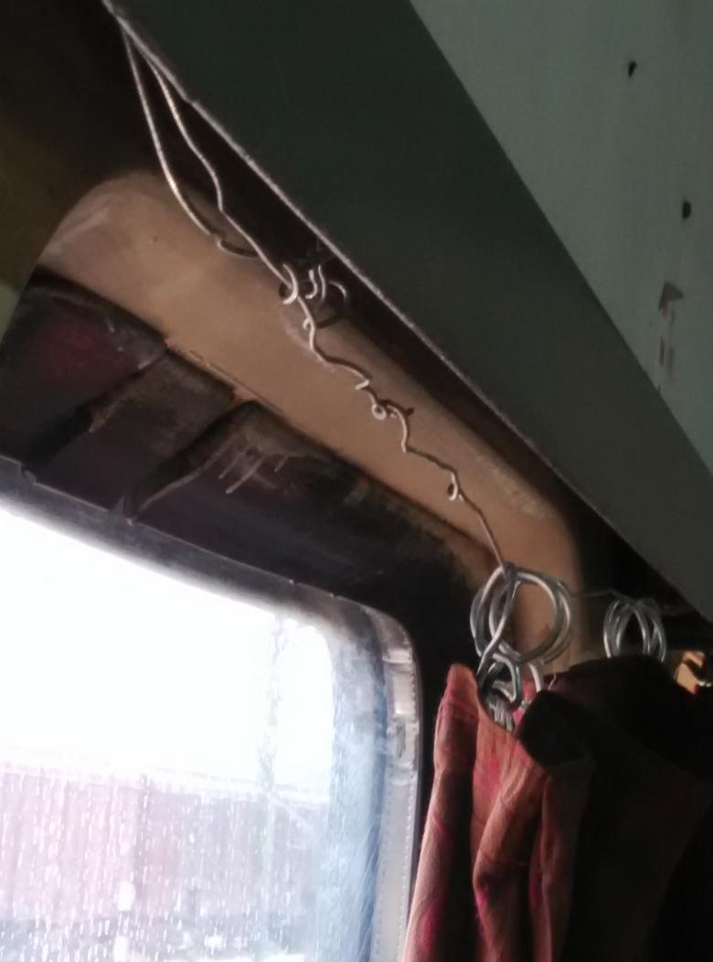 NandkishoreCha2's tweet photo. Sir this is Swaran Shatabdi. fare Shatabdi ka train passanger jaisi. https://t.co/XqbdWDRCjU