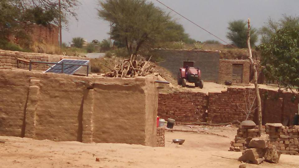 ShamsEnergyPak's tweet photo. We've been doing it commercially, now lets give a part of it back to our communities. Look at these adhoc Solar installations. https://t.co/Ul4klGiryX