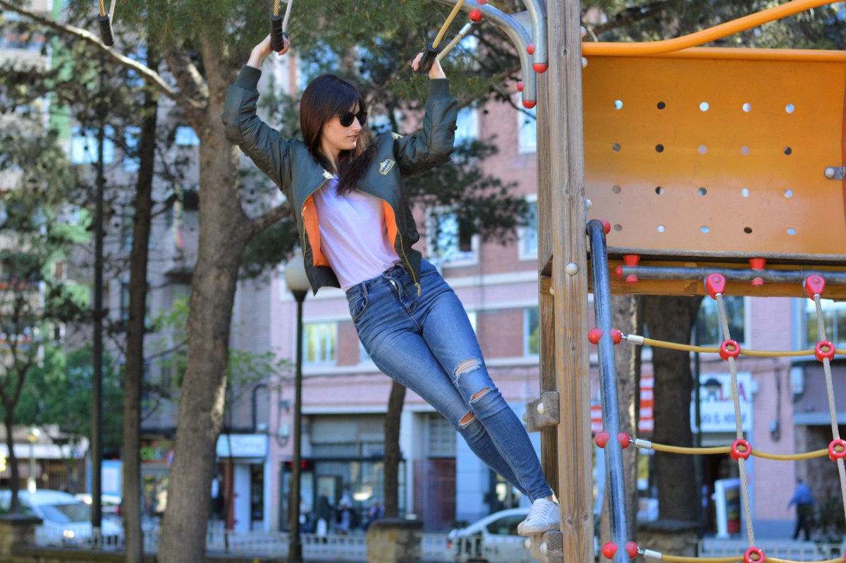 Siempre arriba en cuestiones de estilo.

#cute #play #fashion #fashionladies #fashionblogger