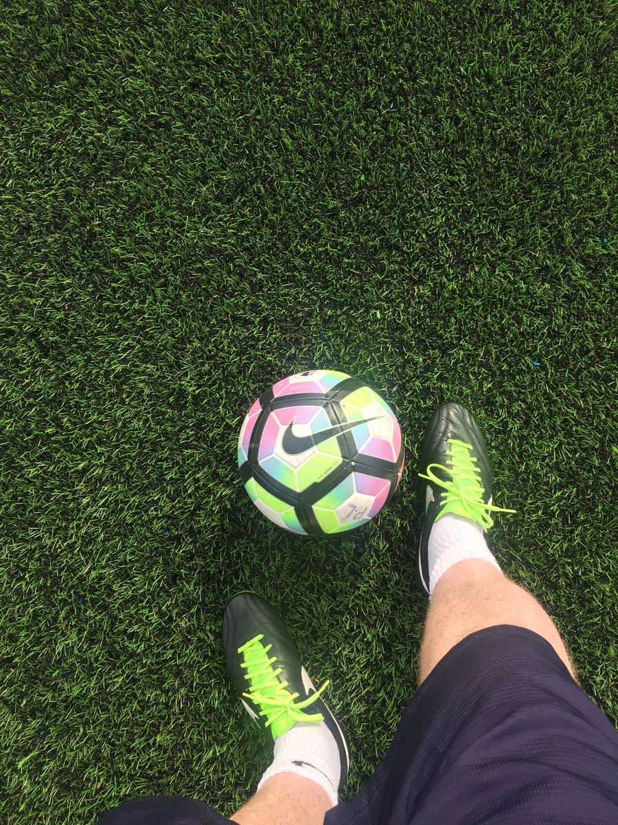paddycarlos10's tweet photo. Over 35's #Padback 😬⚽ https://t.co/O44nNV5od8
