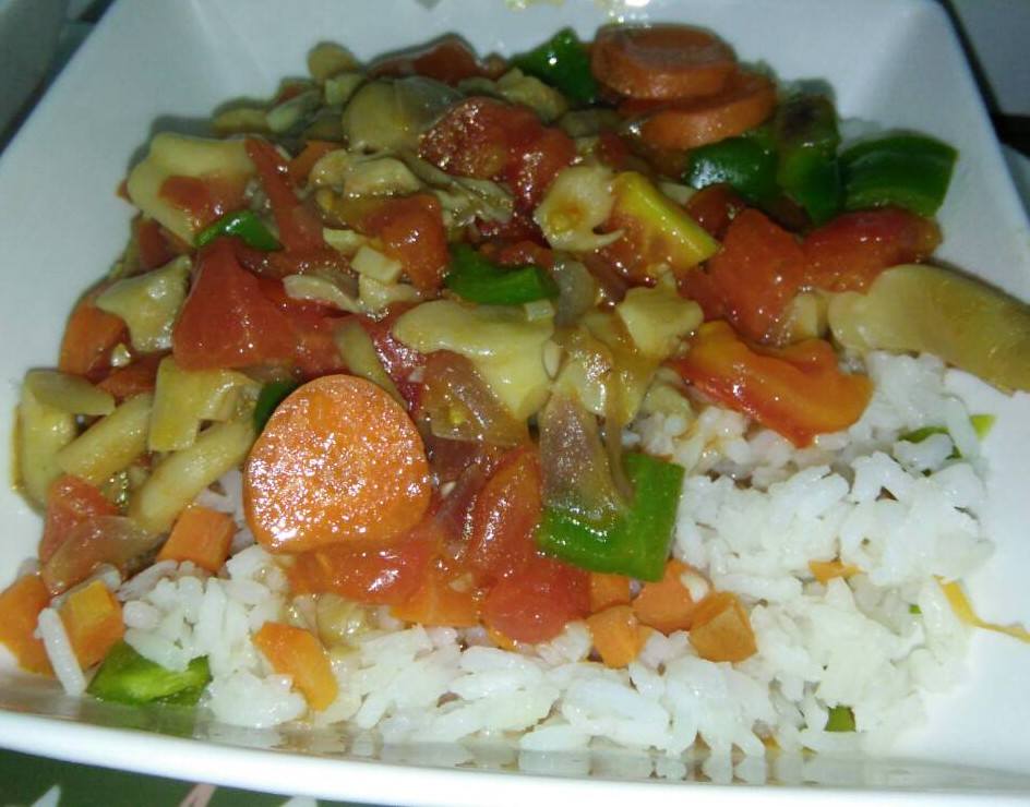 annette_bibz's tweet photo. The #amazingpan was used to cook pasta,veggies and rice to create this delicious vegeterian dish. @Kakatshozi @DAzNotes @elimukiibi https://t.co/ia42qZWtE4