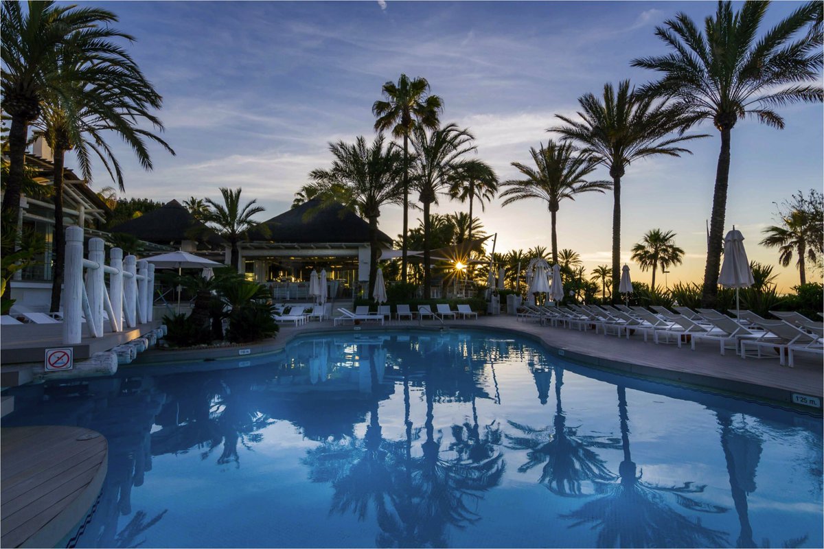 photojoris's tweet photo. This is a sunrise photo I took at the pool site in @PuenteRomanoH Marbella Spain #photography #Espana #hotels https://t.co/PIZWVeTGCx