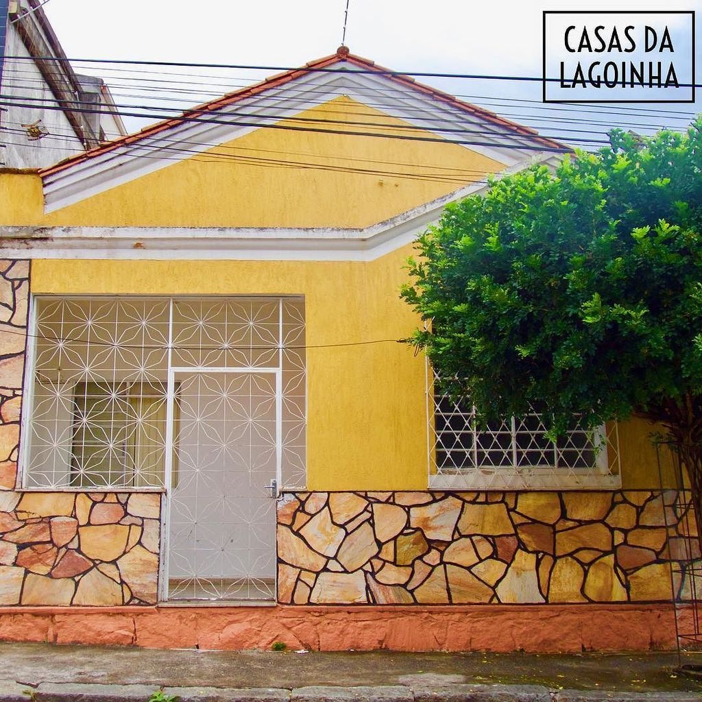 casasdalagoinha's tweet photo. Simplicidade do imóvel amarelo da rua Anfibólios, bairro Bonfim. Foto # 113.
#archdaily #archdailybr #archgram #a… https://t.co/8ziEwk4O4W https://t.co/hXEMZpekIW