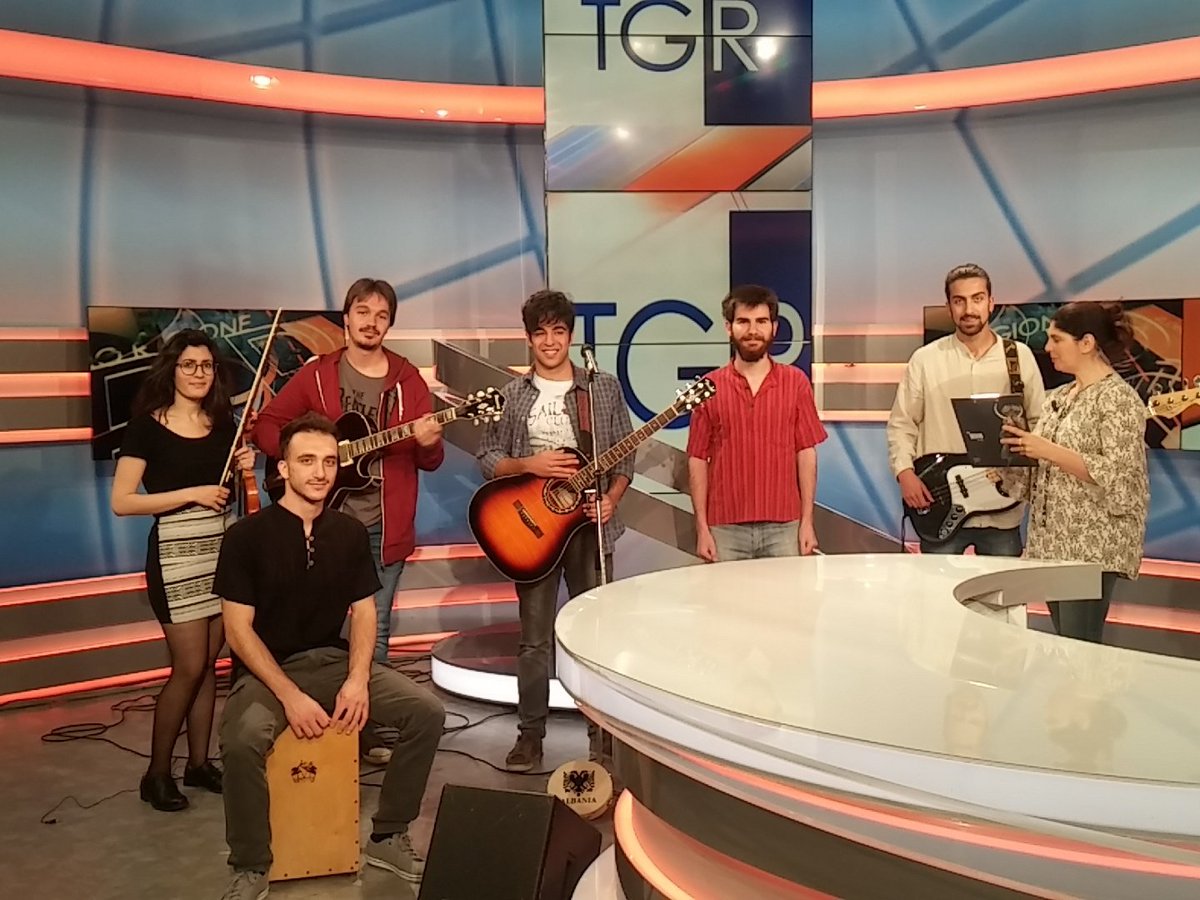 TgrRaiSicilia's tweet image. In studio a #BuongiornoRegione tra poco  la musica arbresh dei Daggs @TgrRai Sicilia