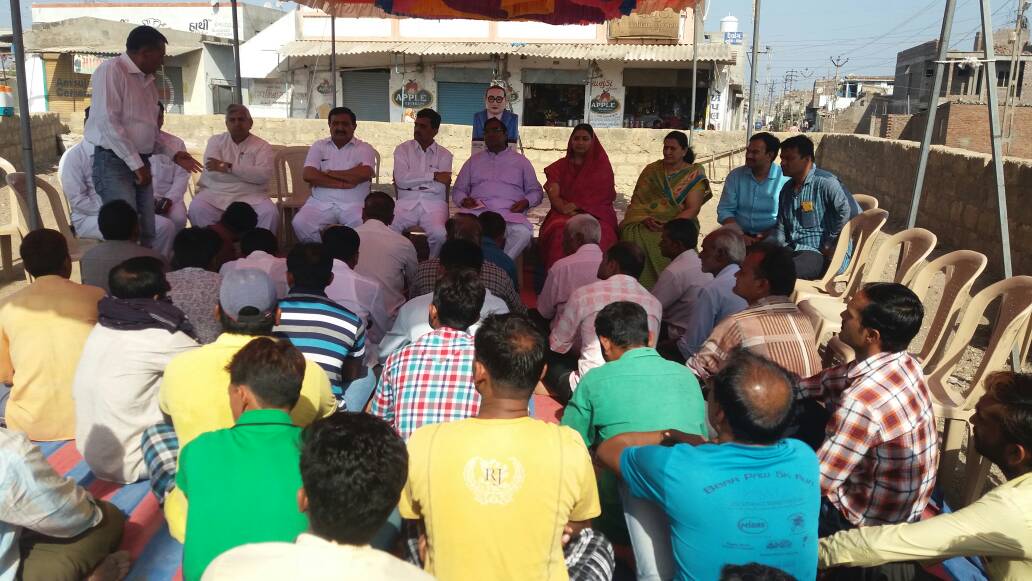 BhanubenB's tweet photo. Samajik samrasta meeting lodhika taluka pardi gaam... https://t.co/GCeb76ORNC