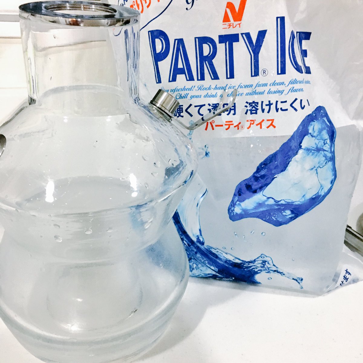 Home Shisha だんだんと暑くなってきました キンキンに冷えた水を通った煙はヒンヤリとして おいしいシーシャになります ボトルの口が細くて氷が入らない場合は 袋入りの氷に水を入れ その水をシーシャのボトルに入れています あっという間に Home Shisha だんだんと暑くなってきました キンキンに冷えた水を通った煙はヒンヤリとして おいしいシーシャになります ボトルの口が細くて氷が入らない場合は 袋入りの氷に水を入れ その水をシーシャのボトルに入れています あっという間に