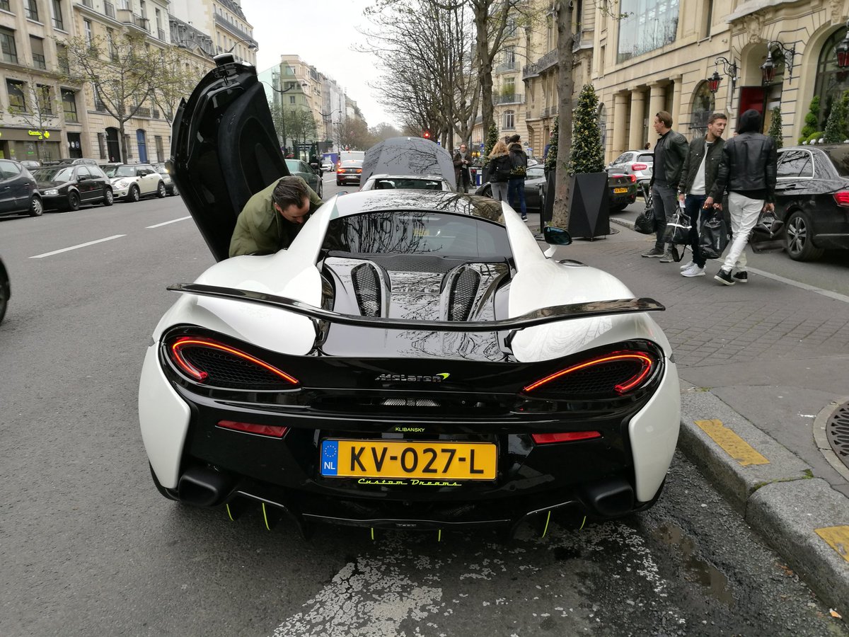 skogaat's tweet photo. MP4 12C #McLaren #Paris #17mai2017 #Awesome https://t.co/Kak0PScGw8