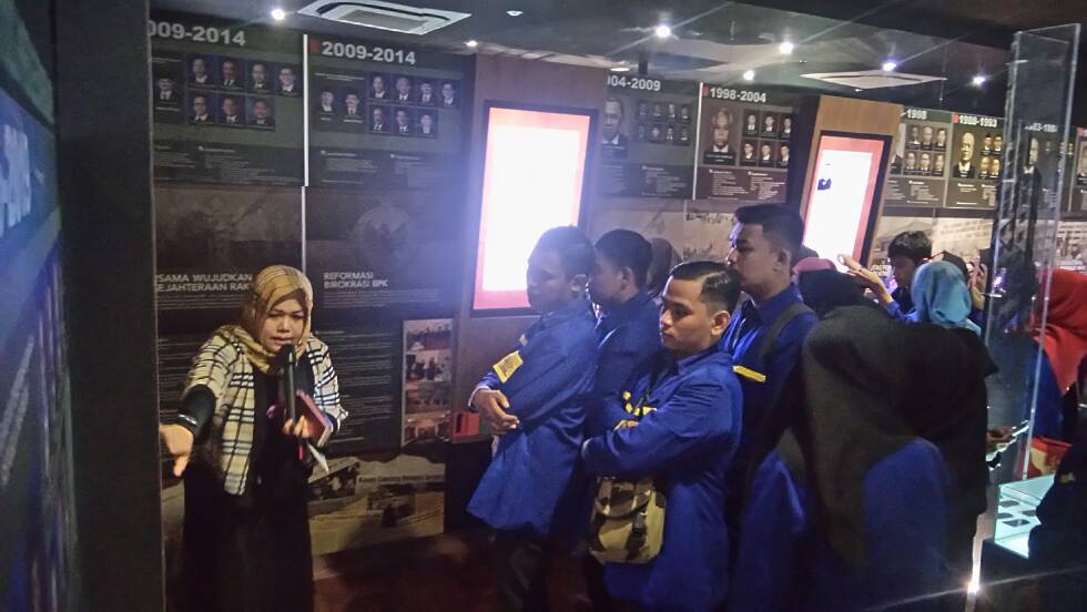 bpkrilib's tweet photo. Kunjungan 30 mahasiswa STIE Sutaadmaja Bandung di Perpustakaan dan Miniatur Museum BPK RI, 16 Mei 2017
 #stiesutaadmaja
 #perpustakaanbpkri https://t.co/B5kRB0scSr