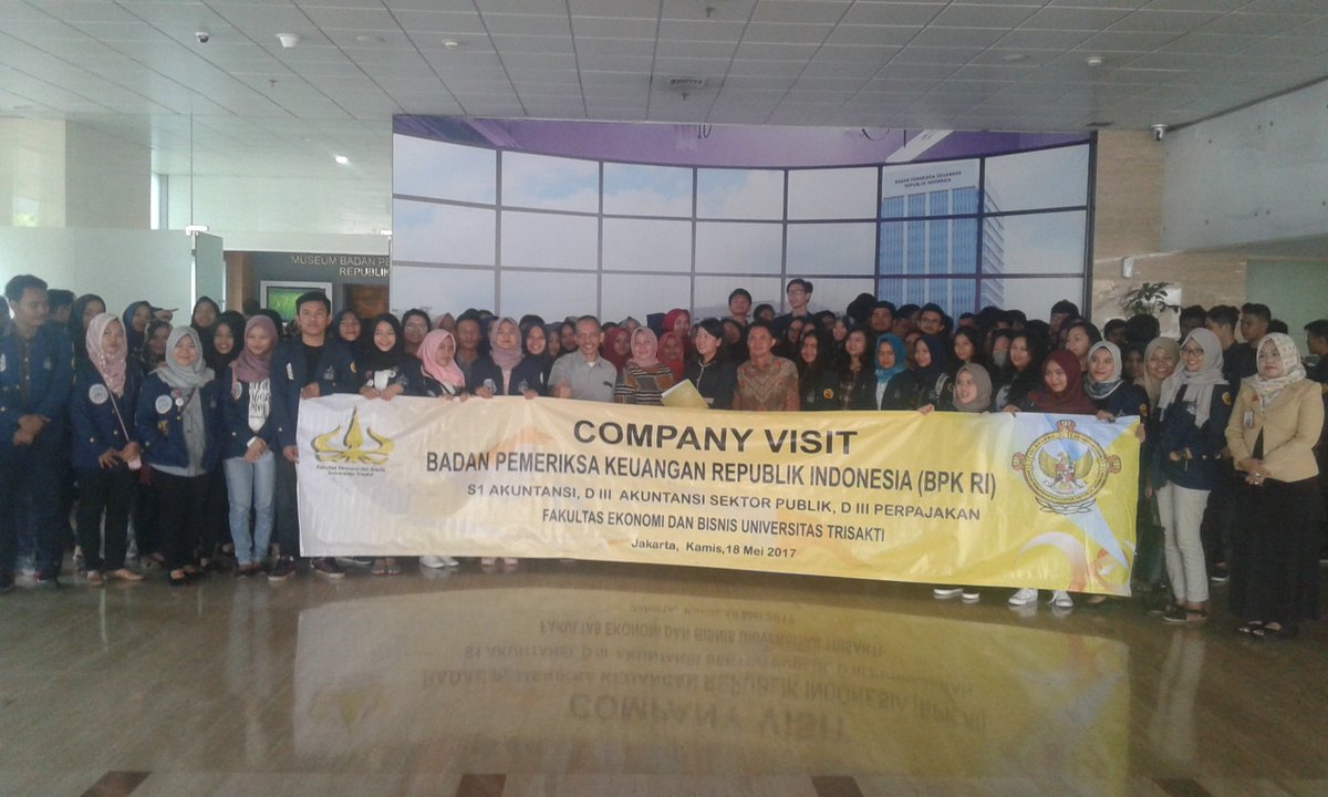 bpkrilib's tweet photo. Company Visit 250 Mahasiswa/i Universitas Trisakti Jakarta di Perpustakaan dan Miniatur Museum BPK RI, 18 Mei 2017 https://t.co/2xngtakQ9h
