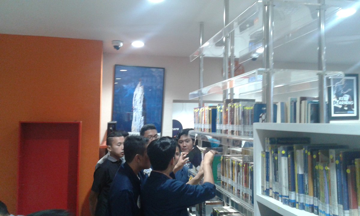 bpkrilib's tweet photo. Company Visit 250 Mahasiswa/i Universitas Trisakti Jakarta di Perpustakaan dan Miniatur Museum BPK RI, 18 Mei 2017 https://t.co/2xngtakQ9h