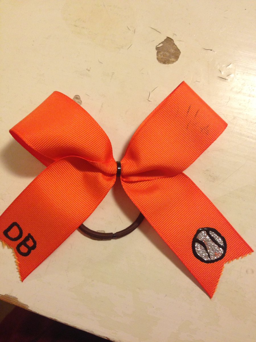 clemthekraken's tweet photo. You know it's softball official when the matching bows come out โพ๏ธ๐ #justsoftballthings #nosoftballemoji https://t.co/LTUtkI72bl