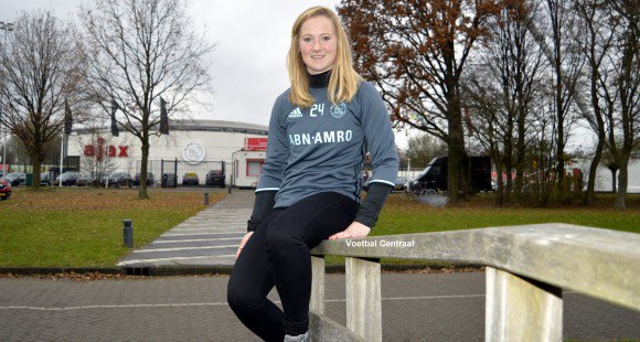 Morgen play-offs. Uitgedaagd om de voorspellingen te doen: <a href="/LAreichardt/">Lucienne Reichardt</a> <a href="/K_Koopmans/">Kirsten de Bruijn - Koopmans</a> @itsNurija ! #vrouwenvoetbal voetbalcentraal.nl/nieuws/149373/…