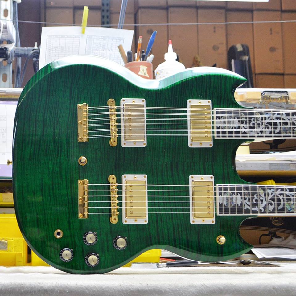 EDS-1275 Doubleneck Figured in Trans Green with Alpine White back & 'Tree of Life' inlay from @CustomGibson. #gibsonsg