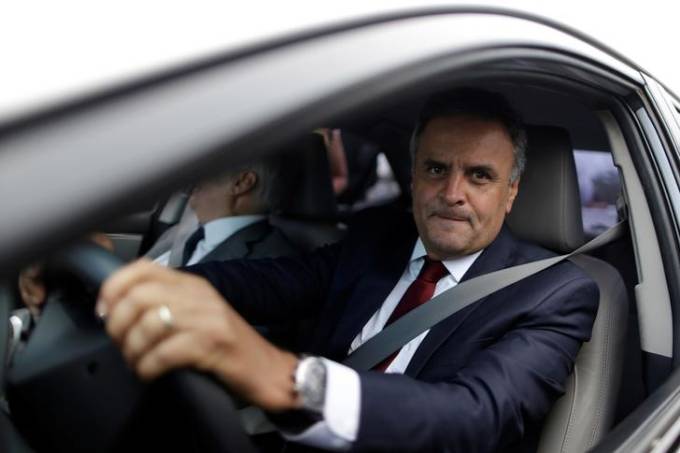 exame's tweet photo. PGR pede prisão do senador Aécio Neves > https://t.co/jEDALgmfgS https://t.co/feSxEbIdZS