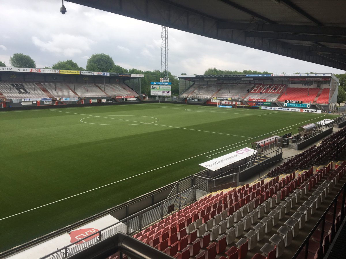 Het moet met elkaar gebeuren vanavond! 🔴⚪️🔴 💪🏻 stadion en kassa's vanaf 19.15 uur geopend! #emmnec #fcemmen #jupilerplayoffs